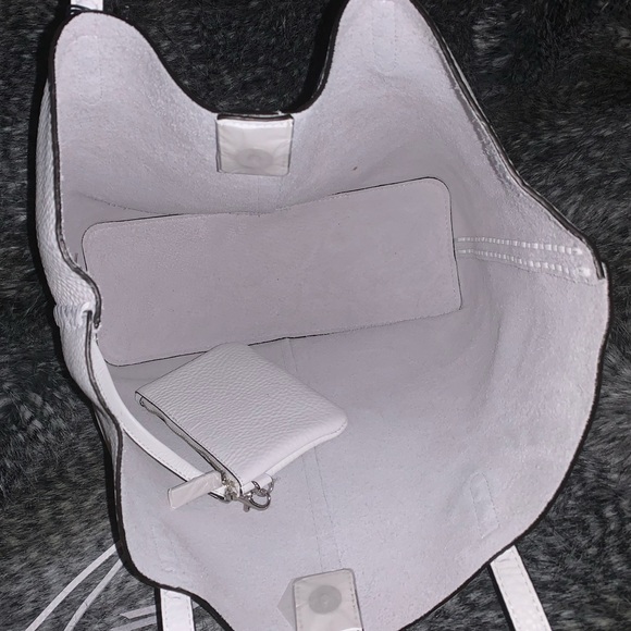 Leather tote - Picture 2 of 4